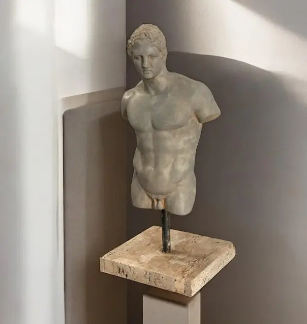 Sculpture, Dorso Eracle su base marmo - 48 cm - Cast Stone