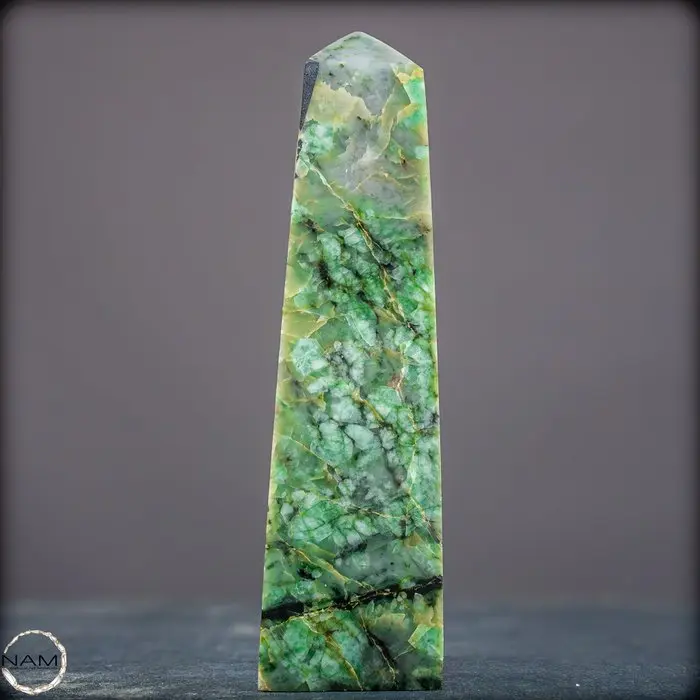 Natural Emerald Obelisk - Top quality- 400.95 g