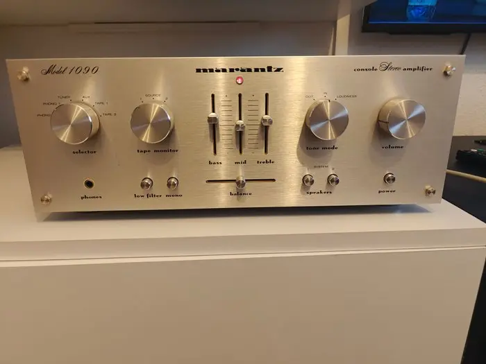 Marantz - 1090 DC Console Stereo Solid state integrated amplifier