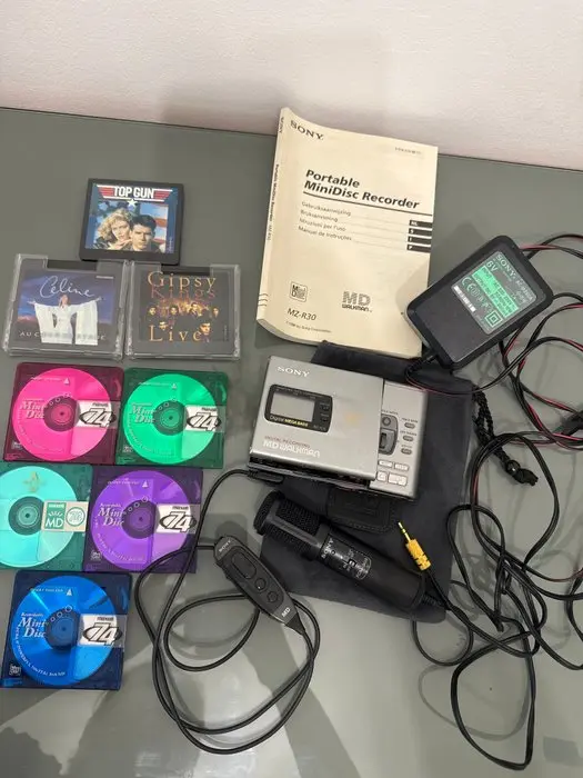 Sony - MZ-R30 MD Walkman Portable minidisc player-recorder