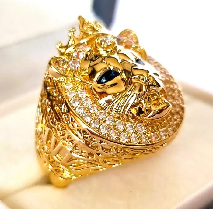 Dame - Nobility - Sacred Rule - The Crowned Lion...