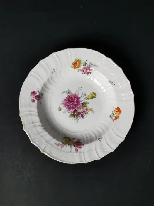 KPM Berlin – Piatto fondo con decorazioni floreali policrome D