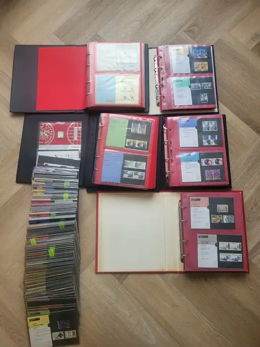 Netherlands 1982/2001 - Five folders containing stamp-collection sleeves