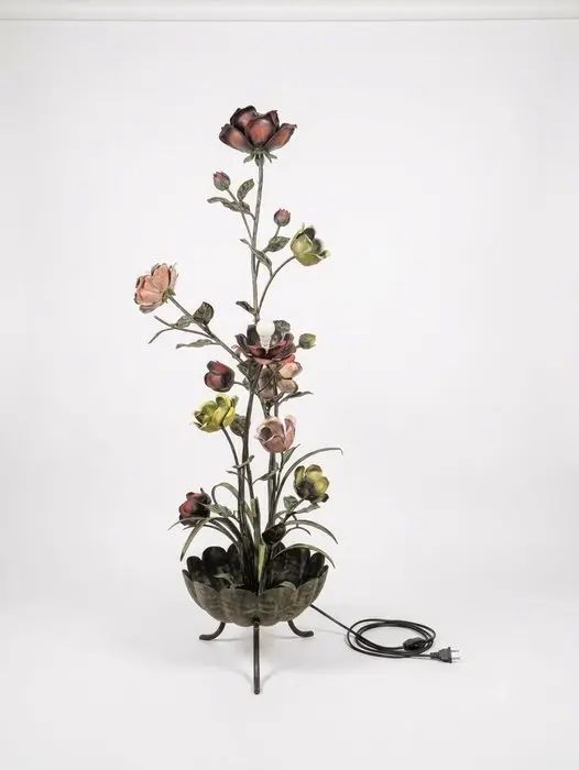 Floor lamp - Iron - Sculptural Floor Lamp in Iron – Bouquet of Roses