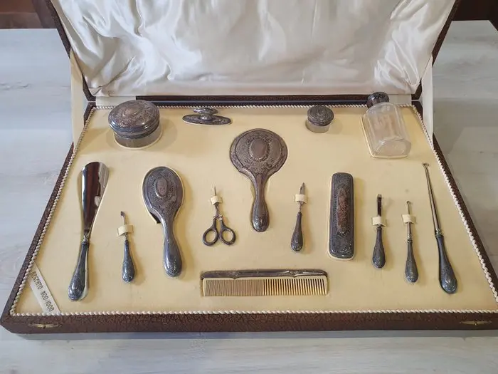 Art Deco Toilet set (15) - Silver - silver vanity set