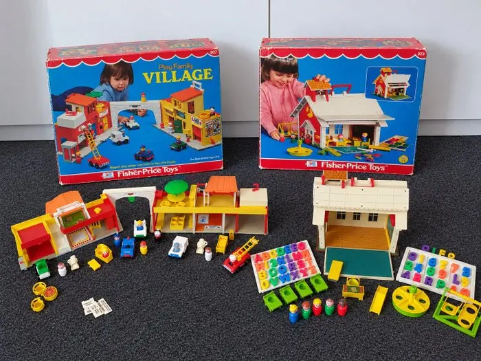 Fisher-Price - Toy 923 Play Family School + 997 Play Family Village - 1970-1980