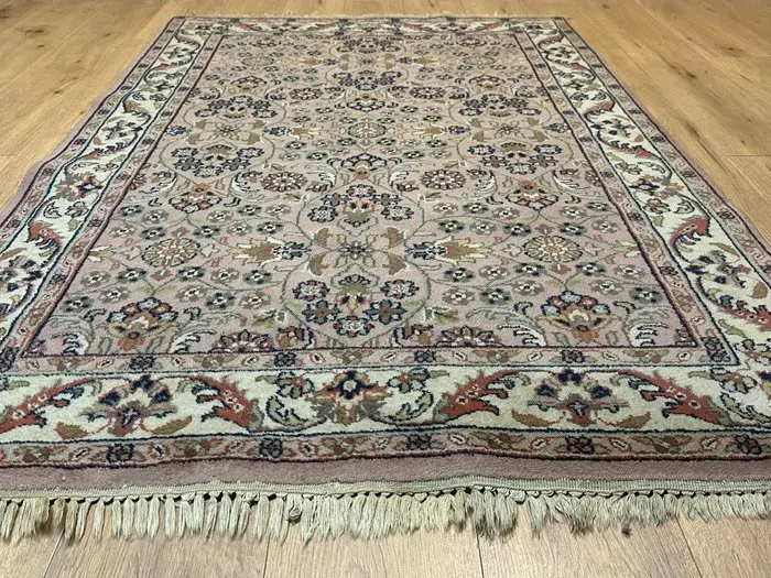 Hand-knotted Indian Bijar Oriental rug with a delicate floral pattern