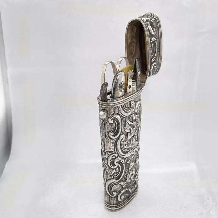 Technical instrument (7) Rococo - France - 1700-1750 - Necessary tools