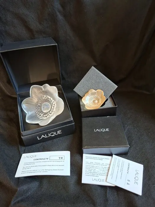 Lalique - René Lalique - Sculpture, Anemone - 7.6 cm - Crystal