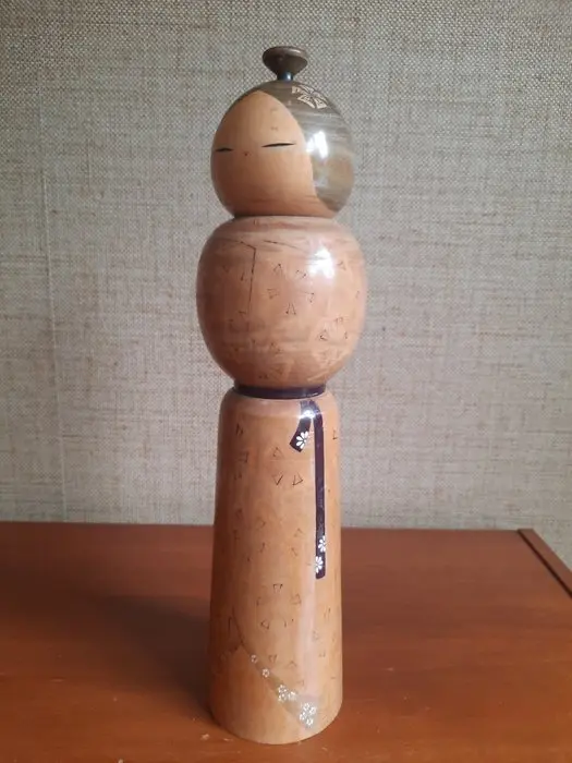 Elegant, impressive vintage kokeshi by a renowned Sosaku master