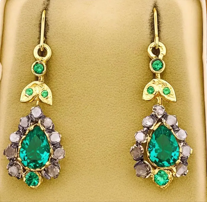 No reserve price - Earrings - 9 kt. Yellow gold, Silver Emerald - Diamond