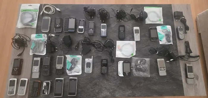 Nokia 25 telefoon meet oplader Zonder oplader 150 stukt...