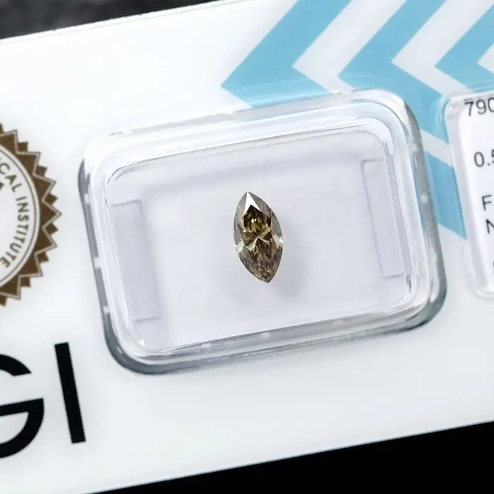 No reserve price - 1 pcs Diamond (Natural coloured)...