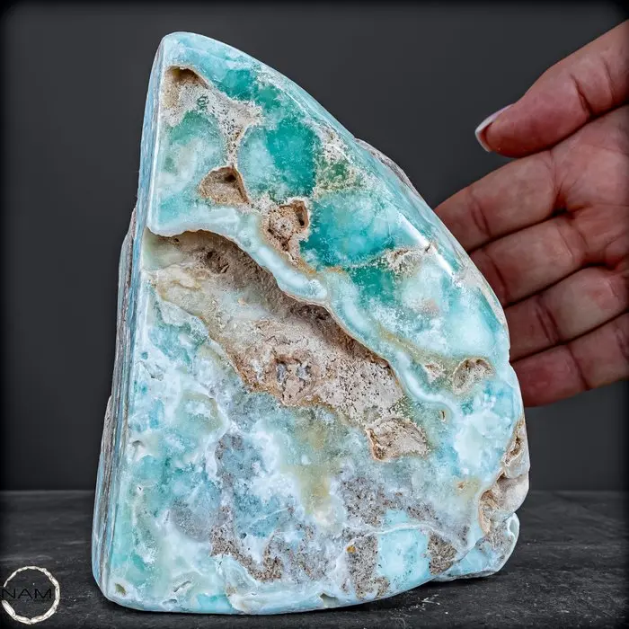 Natural Aragonite Freeform – rare mint-green color realms...