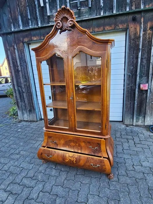 Display cabinet - Walnut