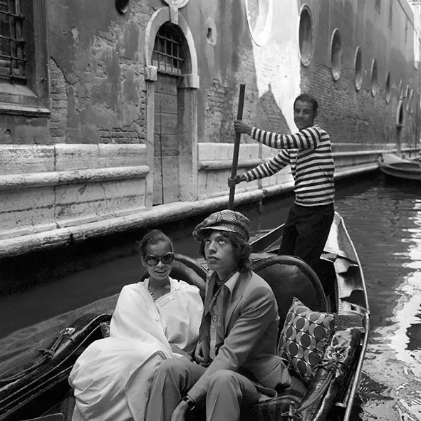 Camerapohoto Epoche/Vittorio Pavan - 60-Mick Jagger e Bianca-Venezia 1971