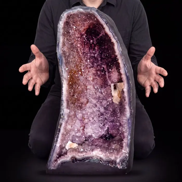 Vivid Amethyst - 44x23x17 cm - Cathedral Geode- 14.3 kg