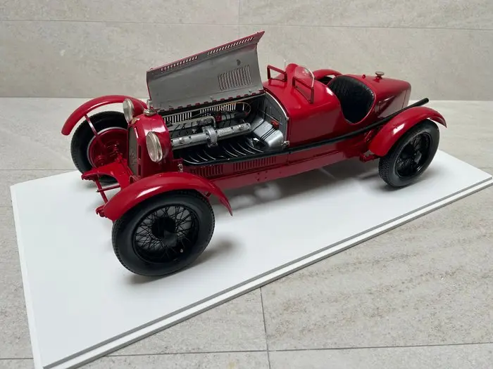 Pocher 1:8 - Modellino di auto - Alfa Romeo 8C 2300