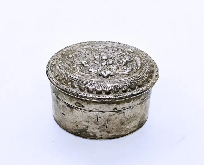 Box - Ancient Burmese lime box - Rangoon, Lower Burma - High-quality silver