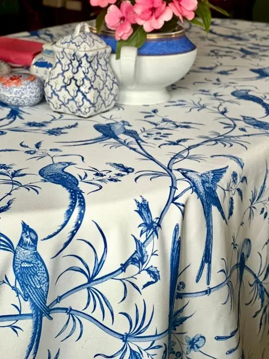 Tablecloth with a blue bird pattern for large tables