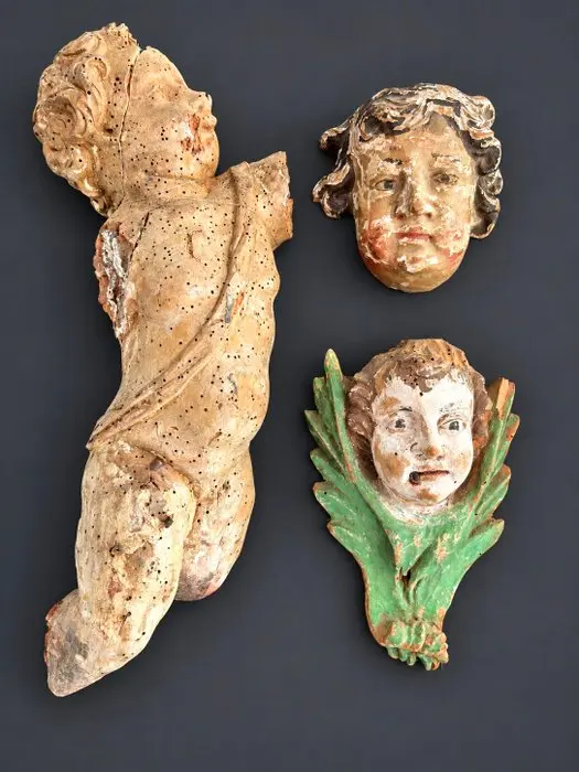 Sculpture, Fragments de sculptures - 35 cm - Polychrome wood