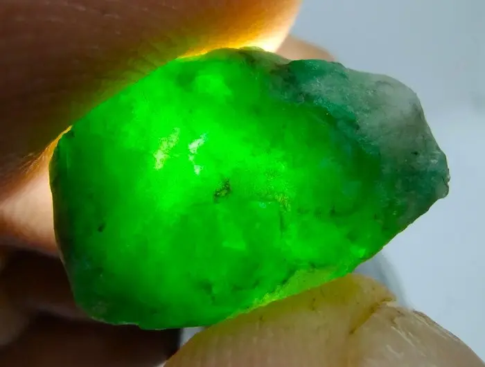 10.5 cts - Untreated Beautiful Emerald - Rough- 2.1 g