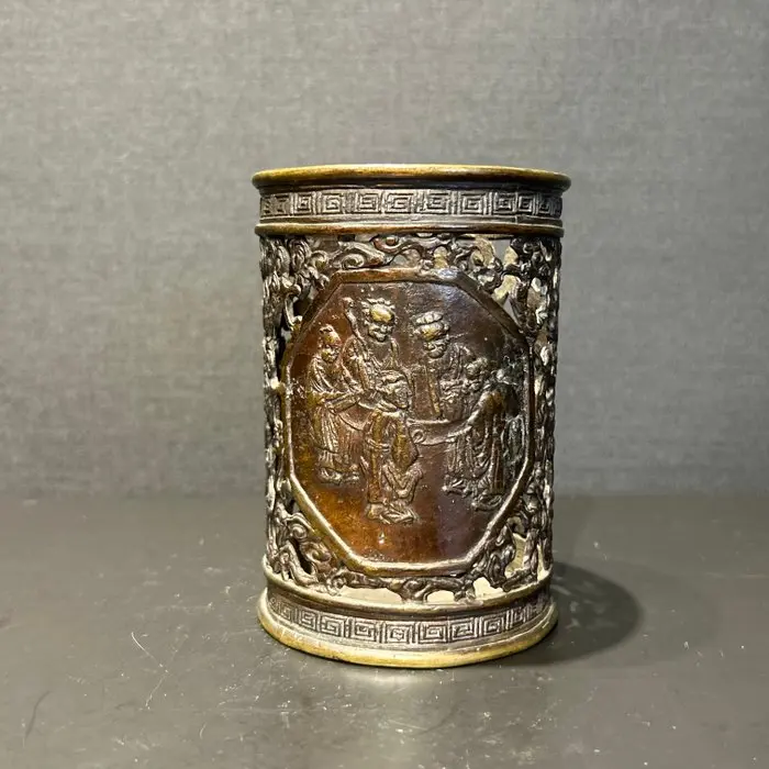 Brush pot - Bronze