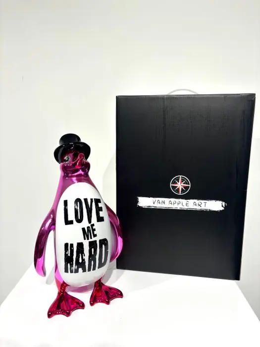 Van Apple - Penguin - Love Me Hard