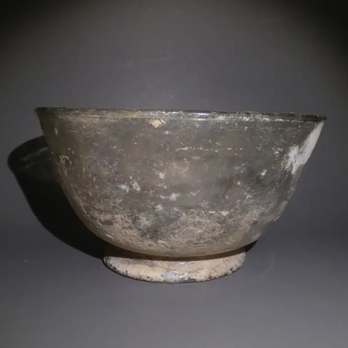 Ancient Roman Glass Bowl. 15 cm D. 1st - 2nd century AD