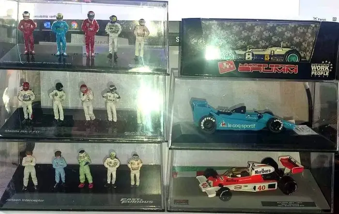 Villamodel 1:43 - Model race car (18) - Lot 3 x Coffrè da...
