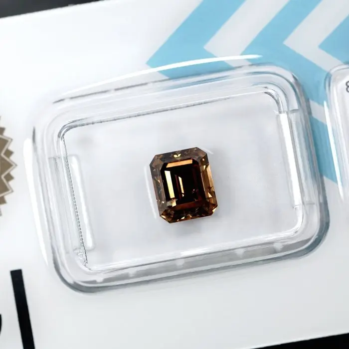 No reserve price - 1 pcs Diamond (Natural coloured)...
