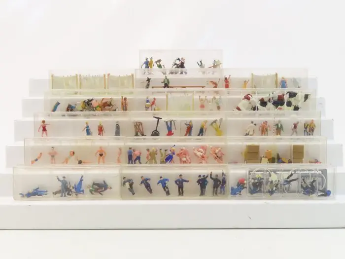 Preiser H0 - Model train figures (16) - 16 different figures