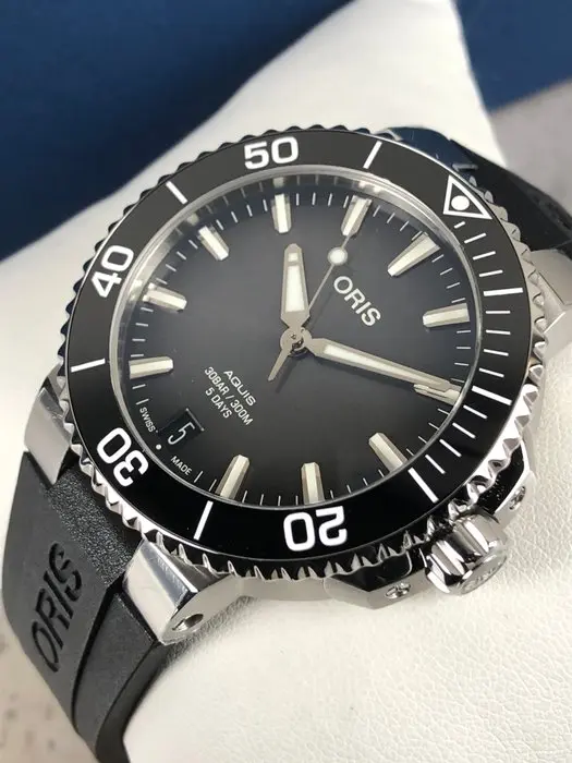Oris - Aquis Date Calibre 400 Automatic - No reserve...