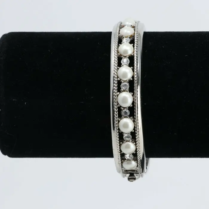 Camrose & Kross - This is a replica of a wedding gift