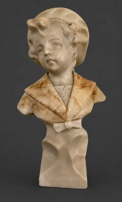 Bust, "Jong kind met baret" - 25.5 cm - Alabaster