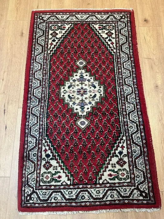 Exquisite Oriental rug in Sarough-Mir style with a fine diamond medallion
