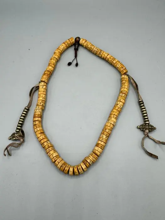 Tibetan yak-bone prayer beads mala. - Bone - Nepal - 20th century