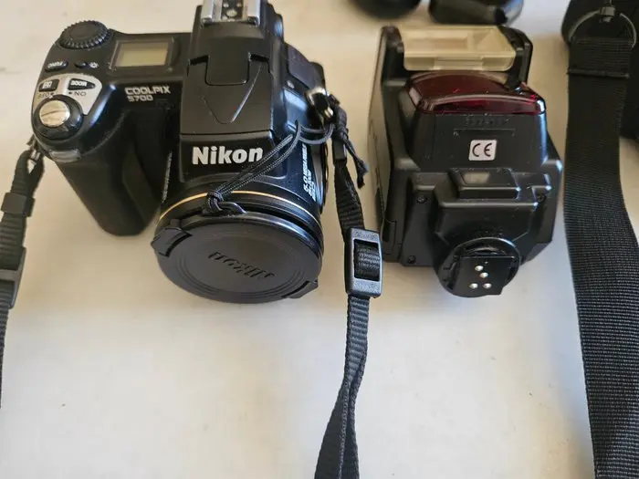 Nikon COOLPIX 5700 + Speedlite SB-22 Digital camera