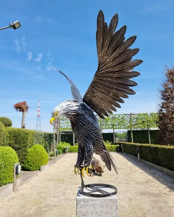 Figurine - Flying Eagle - metal