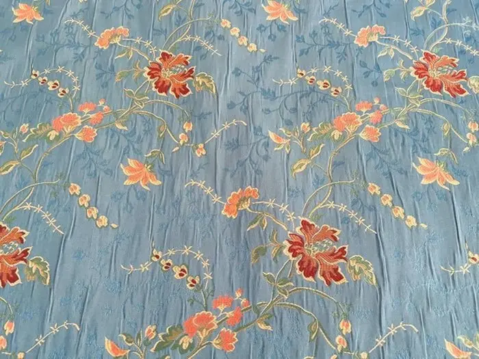 5.00 x 1.40 m – Blue Floral Upholstery Fabric in Viscose...