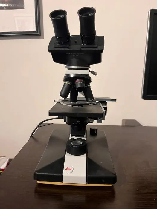 Binocular compound microscope - Biomed - 1990-2000 - Germany - Leica