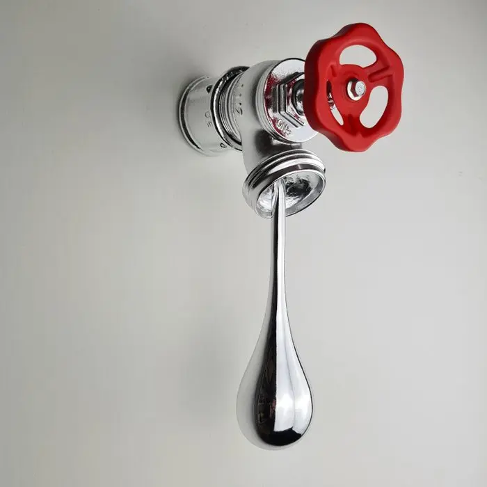 Santicri (1992) - Sculpture, Running out - 26 cm - Resin - 2021