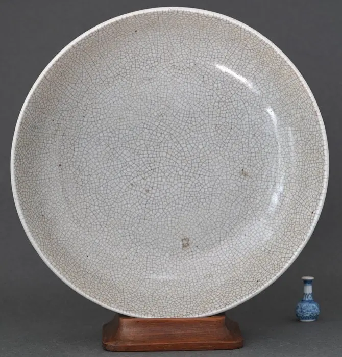 Yongzheng (1723-1735) - Plate - Large Delicate Ge Ware...