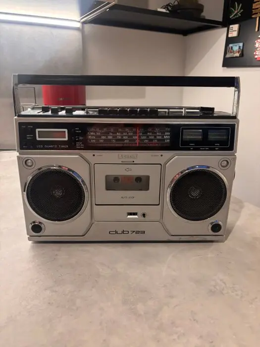 Siemens - Club 723 / 4-Waveband Portable Stereo Radio
