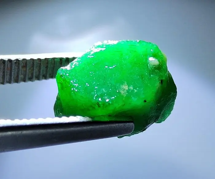 Large Natural Untreated Emerald - 9.85 cts - No Reserve Price- 1.97 g