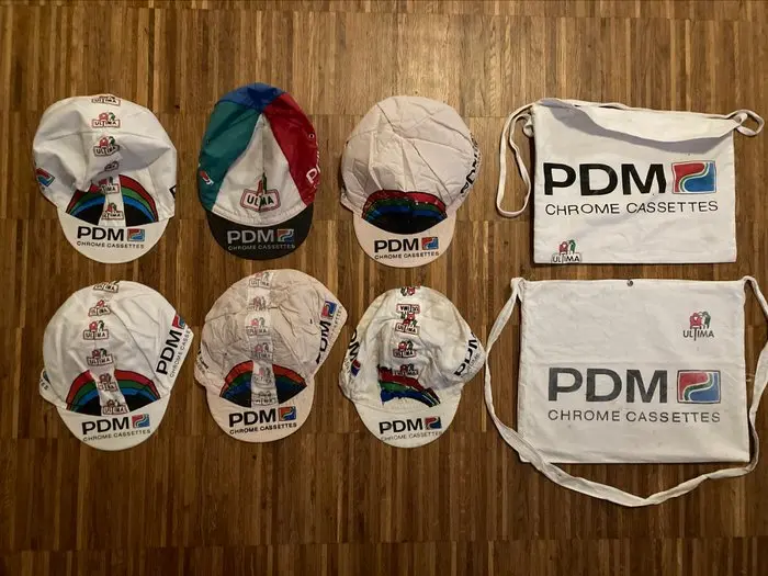 PDM - caps and musettes