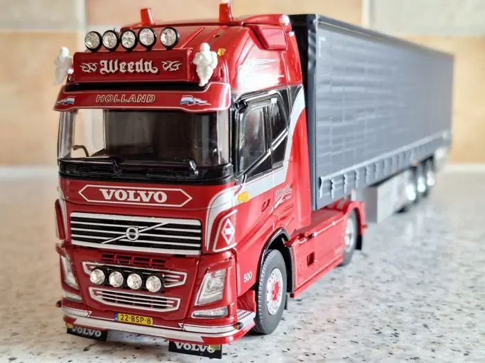 Tekno 1:50 - Model truck - VOLVO FH04 Globetrotter...