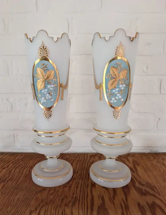 Vase (2) - Opaline glass - Enamelled & gilt opaline