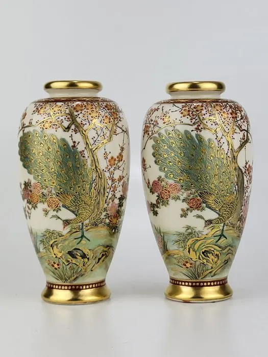 Vase - Porcelain - Japan - Pair of Satsuma vases (No reserve price)