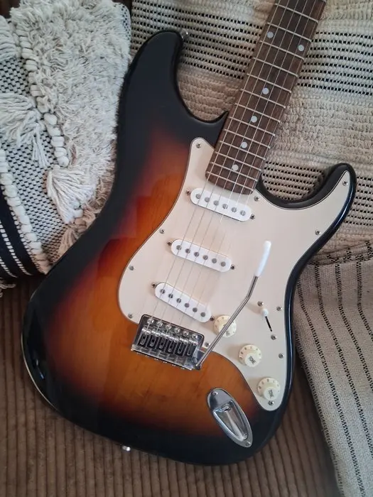 Squier - Stratocaster - - Electric guitar (No reserve price)
